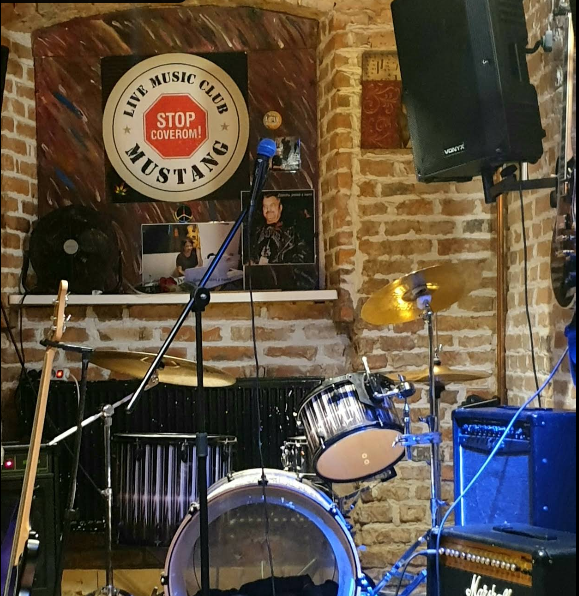 Mustang Pub